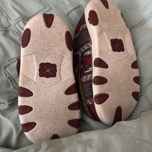 Classic Red and Brown Moccasins with Lace Detailing - Picture 5 of 5